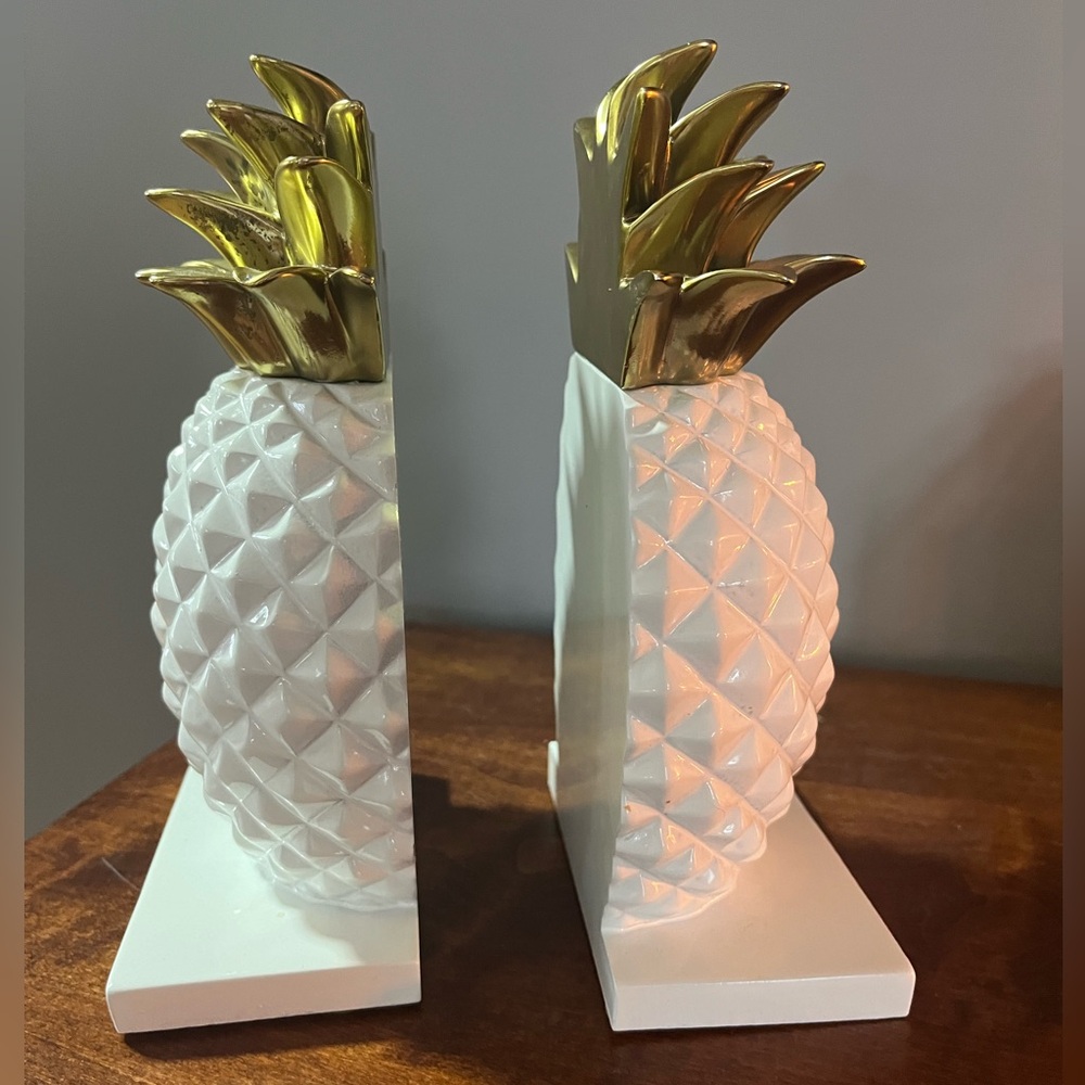 Pineapple Bookends